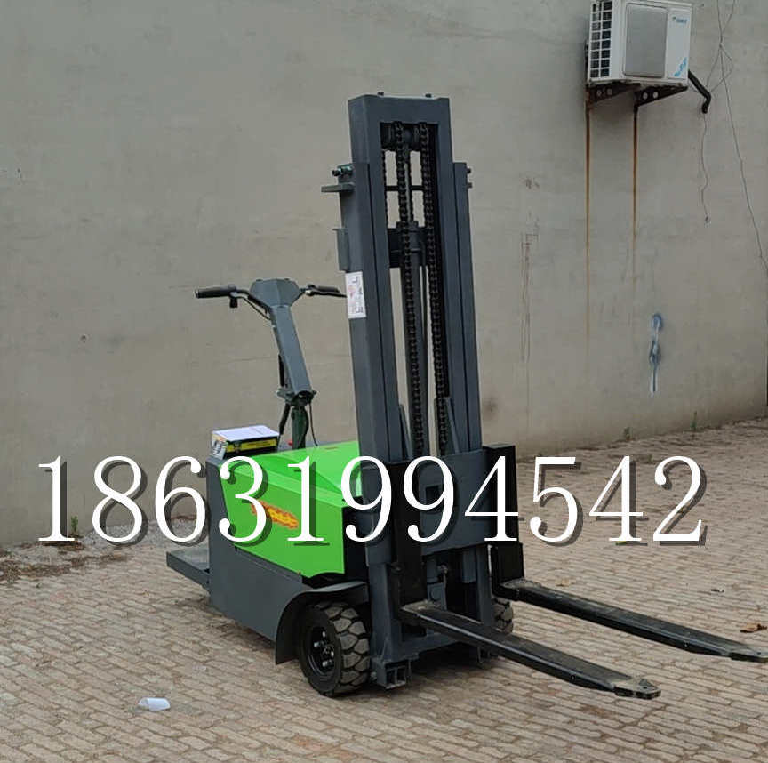 鄂尔多斯市优程全电动叉车插腿式堆高车液压装卸车1.5吨升高小型站驾式铲车